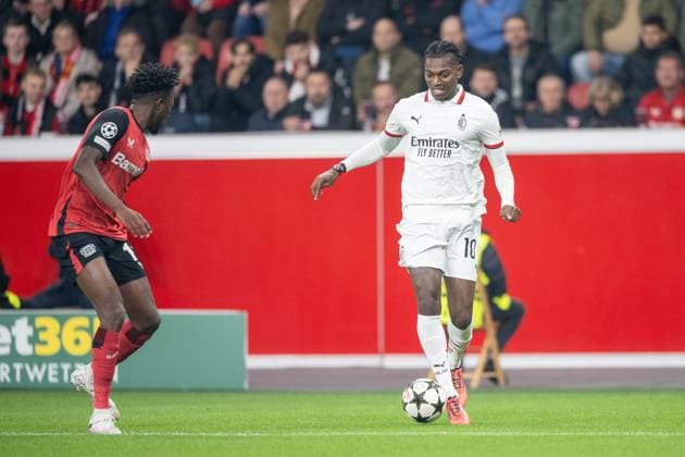 01 10 2024, Football UEFA Champions League, Season 2024 2025, Matchday 2, Bayer 04 Leverkusen AC Milan at the BayArena in Leverkusen Duel between Edmond Tapsoba Bayer 04 Leverkusen, 12 and Rafael Leao AC Milan, 10 Photo Kirchner Media TH Copyright: xKirchner-Media THx