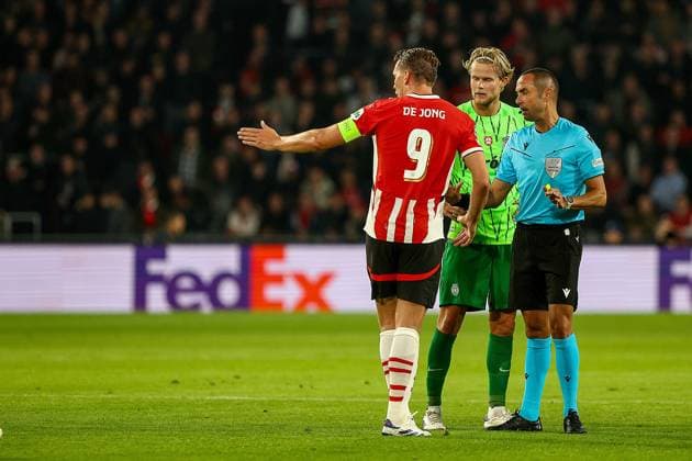 EINDHOVEN, 12-05-2019, Philips stadium. Dutch football, Champions League, season 2024-2025. Referee Marco Gulda and Player Sporting CP Ricardo Esgaio and Player PSV Luuk de Jong PSV - Sporting CP  x26369190x Copyright: