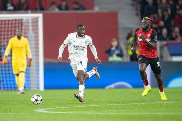 01 10 2024, Football UEFA Champions League, Season 2024 2025, Matchday 2, Bayer 04 Leverkusen AC Milan at the BayArena in Leverkusen Sprint duel between Youssouf Fofana AC Milan, 29 and Victor Boniface Bayer 04 Leverkusen, 22 Photo Kirchner Media TH Copyright: xKirchner-Media THx
