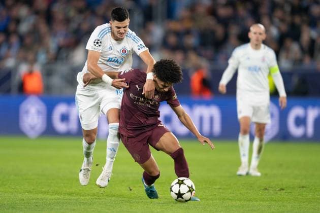 Marko Tolic in the battle with Rico Lewis during UEFA Champions league match, SK Slovan Bratislava - Manchester City , 01. october 2024 Copyright: xMICHALxFAJT,ZOSPORTU.SKx DSC_2452
