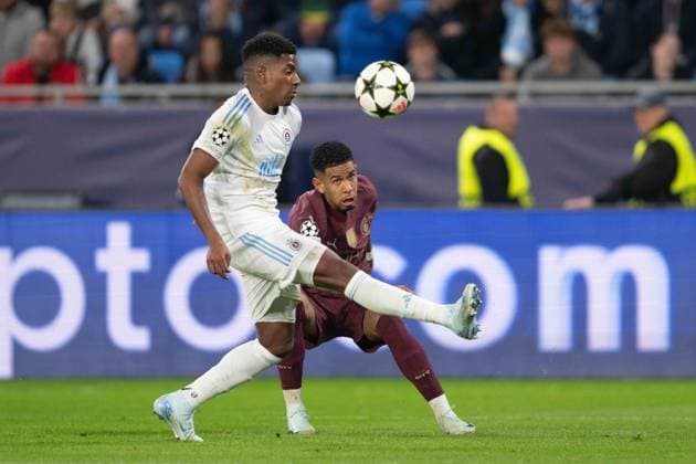 Cesar Blackman in the battle with Savinho during UEFA Champions league match, SK Slovan Bratislava - Manchester City , 01. october 2024 Copyright: xMICHALxFAJT,ZOSPORTU.SKx DSC_2533