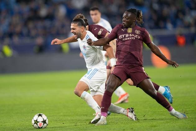 Kyriakos Savvidis in the hard battle for the ball with Jeremy Doku during UEFA Champions league match, SK Slovan Bratislava - Manchester City , 01. october 2024 Copyright: xMICHALxFAJT,ZOSPORTU.SKx DSC_2577