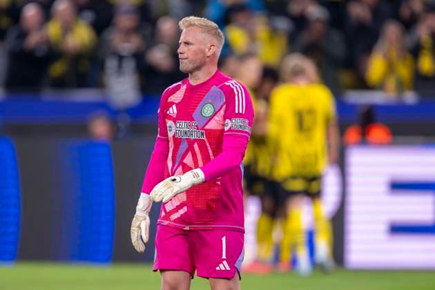 01 10 2024, Borussia Dortmund vs Celtic Glasgow, UEFA Champions League, Matchday 2 Celtic goalkeeper Kasper Schmeichel is annoyed Copyright: xDavidxInderliedx