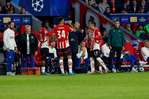 EINDHOVEN, 12-05-2019, Philips stadium. Dutch football, Champions League, season 2024-2025. headcaoch PSV Peter Bosz gives instructions PSV - Sporting CP  x26369278x Copyright: