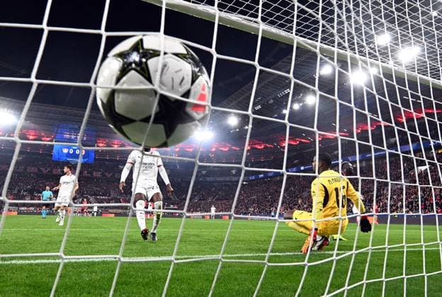 01 10 2024, xjhx, Football UEFA Champions League, Bayer 04 Leverkusen AC Milan emspor, v l Victor Boniface Bayer Leverkusen , Mike Maignan AC Milan abseitstor UEFA REGULATIONS PROHIBIT ANY USE OF PHOTOGRAPHS as IMAGE SEQUENCES and or QUASI VIDEO Leverkusen