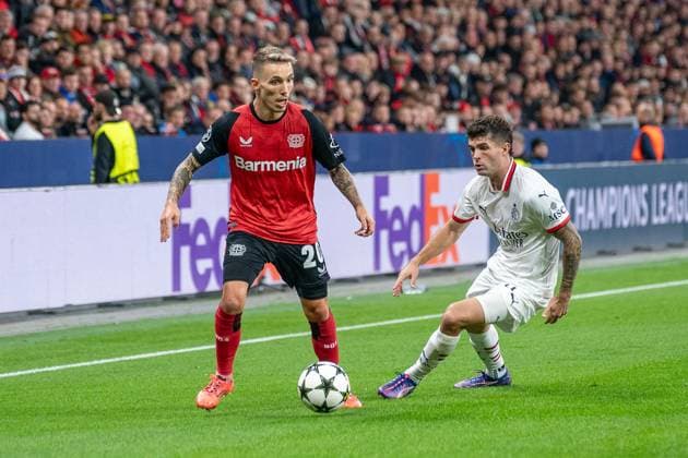 01 10 2024, Football UEFA Champions League, Season 2024 2025, Matchday 2, Bayer 04 Leverkusen AC Milan at the BayArena in Leverkusen Duel between Alejandro Grimaldo Bayer 04 Leverkusen, 20 and Christian Pulisic AC Milan, 11 Photo Kirchner Media TH Copyright: xKirchner-Media THx