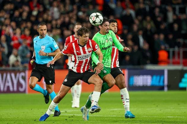 EINDHOVEN, 01-10-2024, Philips Stadium, UEFA Champions League season 2024 25, match between PSV and Sporting CP, Player PSV Olivier Boscagli vs Player Sporting CP Francisco Trincao PSV - Sporting CP  x26369319x Copyright: