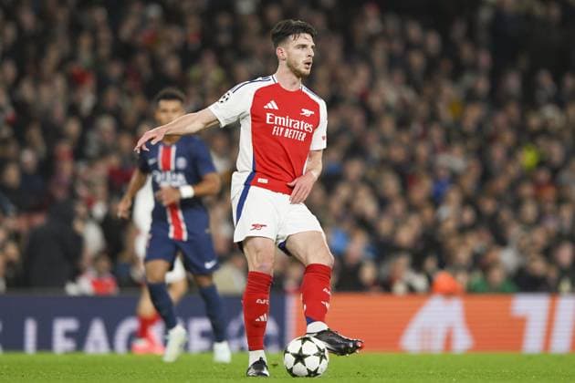 LONDON, ENGLAND - OCTOBER 1: Declan Rice of Arsenal controls the ball during the UEFA Champions League 2024 25 League Phase MD2 match between Arsenal FC and Paris Saint-Germain at Emirates Stadium on October 1, 2024 in London, England. FOOTBALL : Arsenal Vs Paris Saint-Germain - Ligue des Champions - 01 10 2024 LiamAmsan Panoramic 