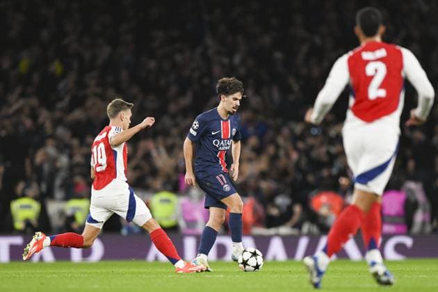 LONDON, ENGLAND - OCTOBER 1: Vitor Ferreira of Paris Saint Germain (R) is chased by Leandro Trossard of Arsenal (L) during the UEFA Champions League 2024 25 League Phase MD2 match between Arsenal FC and Paris Saint-Germain at Emirates Stadium on October 1, 2024 in London, England. FOOTBALL : Arsenal Vs Paris Saint-Germain - Ligue des Champions - 01 10 2024 LiamAmsan Panoramic 