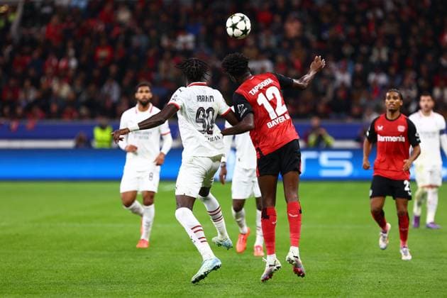 Tammy Abraham 90 AC Milan in duel, action, with Edmond Tapsoba 12 Bayer 04 Leverkusen Bayer 04 Leverkusen vs AC Milan, Soccer, UEFA Champions League, Matchday 2, 01 10 2024 Photo kolbert press Ant Palmer BayArena NRW Germany Copyright: xkolbert-press AntxPalmerx
