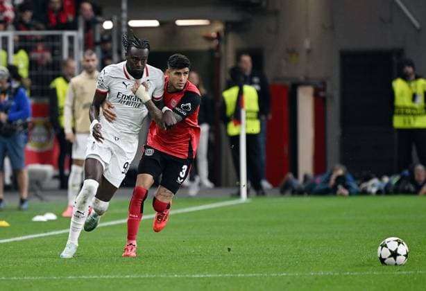 01 10 2024, xjhx, Football UEFA Champions League, Bayer 04 Leverkusen AC Milan emspor, v l Tammy Abraham AC Milan , Piero Hincapie Bayer Leverkusen UEFA REGULATIONS PROHIBIT ANY USE OF PHOTOGRAPHS as IMAGE SEQUENCES and or QUASI VIDEO Leverkusen