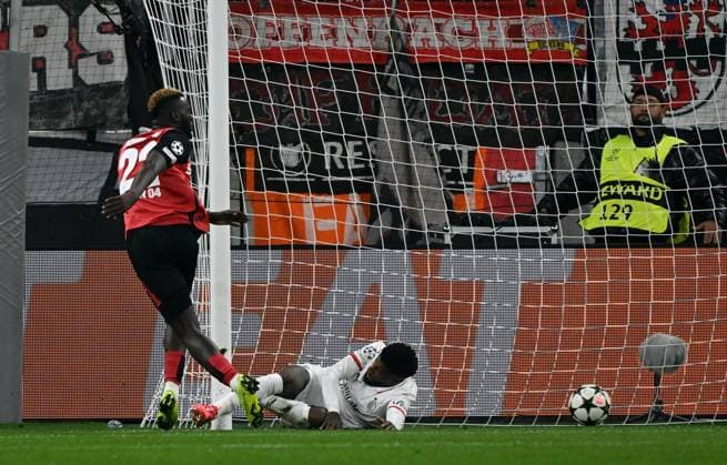 01 10 2024, xjhx, Football UEFA Champions League, Bayer 04 Leverkusen AC Milan emspor, v l Victor Boniface Bayer Leverkusen , Emerson Royal AC Milan Goal scored, scored the goal to 1 0 UEFA REGULATIONS PROHIBIT ANY USE OF PHOTOGRAPHS as IMAGE SEQUENCES and or QUASI VIDEO Leverkusen