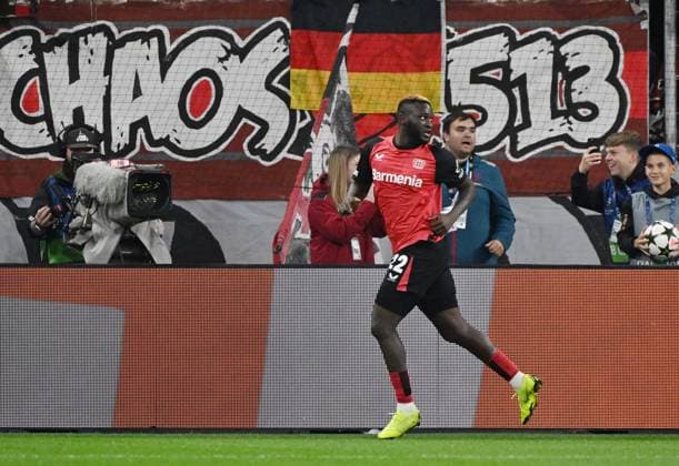 01 10 2024, xjhx, Football UEFA Champions League, Bayer 04 Leverkusen AC Milan emspor, v l Victor Boniface Bayer Leverkusen , celebrate the goal, Der Torjubel zum 1 0 UEFA REGULATIONS PROHIBIT ANY USE OF PHOTOGRAPHS as IMAGE SEQUENCES and or QUASI VIDEO Leverkusen