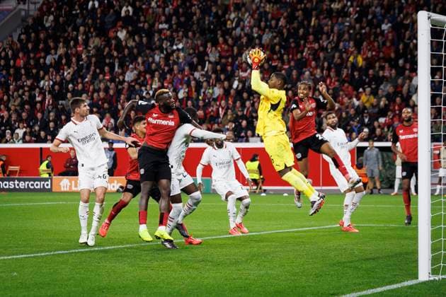 UEFA Champions League, Bayer 04 Leverkusen AC Milan 01 10 2024 Mike Maignan AC Milan, 16 secures the ball in front of Victor Boniface Bayer 04 Leverkusen, 22 and Amine Adli Bayer 04 Leverkusen, 21 UEFA Champions League, Bayer 04 Leverkusen AC Milan, matchday 2 on 01 10 2024 at BayArena in Leverkusen Copyright: xBEAUTIFULxSPORTS AxelxKohringx