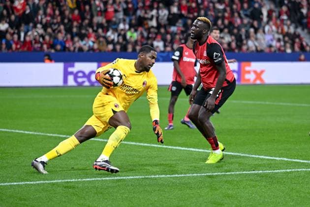 01 10 2024, Football, Champions League, Matchday 2, Season 2024 2025, Bayer 04 Leverkusen AC Milan, Goalkeeper Mike Maignan AC Milan , Victor Boniface Bayer Leverkusen xRHR PHOTO TKx Copyright: RHR-FOTOx RHR-FOTO TK
