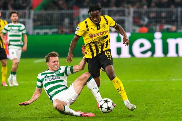Alistair Johnston Celtic Glasgow, 02 in duel with Jamie Gittens Borussia Dortmund, 43 , GER, Borussia Dortmund vs Celtic Glasgow, Football, Champions League, Matchday 2, Season 2024 2025, 01 10 2024 GER, Borussia Dortmund vs Celtic Glasgow, Football, Champions League, Matchday 2, Season 2024 2025, 01 10 2024 Dortmund Copyright: xEibner-Pressefoto FlorianxWieganx EP_FWD