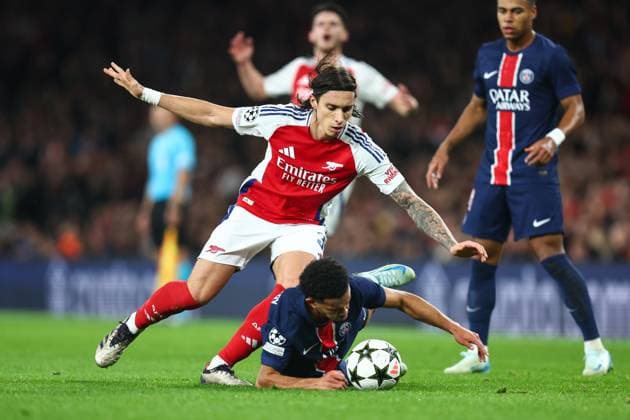 Arsenal gegen PSG 1. Oktober 2024, London UEFA Champions™s League Fußball Arsenal gegen Paris Saint Germain Riccardo Calafiori von Arsenal und Warren Zaire Emery von Paris Saint Germain Foto Charlotte Wilson Abseits London UK  Copyright: xCharlottexWilsonx xOffsidexOffside