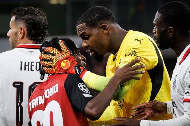 UEFA Champions League, Bayer 04 Leverkusen AC Milan 01 10 2024 Mike Maignan AC Milan, 16 discusses his foul with Jeremie Frimpong Bayer 04 Leverkusen, 30 UEFA Champions League, Bayer 04 Leverkusen AC Milan, Matchday 2 on 01 10 2024 at BayArena in Leverkusen Copyright: xBEAUTIFULxSPORTS AxelxKohringx
