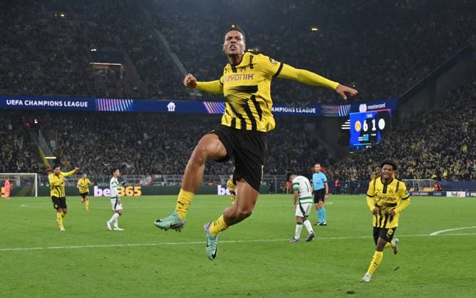 Cheers 7 1 Felix Nmecha Borussia Dortmund 01 10 2024, Football UEFA Champions League 2024 25, 2 Matchday Borussia Dortmund Celtic Glasgow Dortmund Signal Iduna Park Nordrhein Westfalen Germany Team2