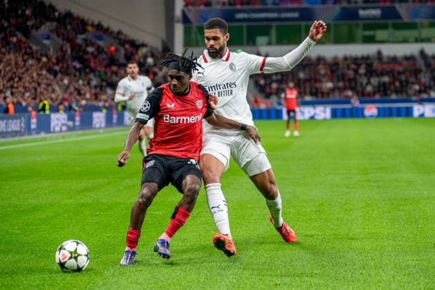 01 10 2024, Football UEFA Champions League, Season 2024 2025, Matchday 2, Bayer 04 Leverkusen AC Milan at the BayArena in Leverkusen Duel between Jeremie Frimpong Bayer 04 Leverkusen, 30 and Ruben Loftus Cheek AC Milan, 08 Photo Kirchner Media TH Copyright: xKirchner-Media THx