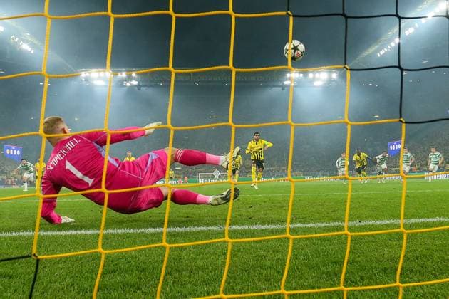 Champions League 24 25 , Matchday 2 Borussia Dortmund Celtic Glasgow, Signal Iduna Park, Emre Can Borussia Dortmund scores the 1 0 per 11 meters DFB DFL REGULATIONS PROHIBIT ANY USE OF PHOTOGRAPHS AS IMAGE SEQUENCES AND OR QUASI VIDEO Copyright: HMBxMedia JoachimxBywaletz