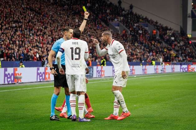 UEFA Champions League, Bayer 04 Leverkusen AC Milan 01 10 2024 Sandro Schärer Switzerland shows Alvaro Morata AC Milan, 7 the yellow card UEFA Champions League, Bayer 04 Leverkusen AC Milan, matchday 2 on 01 10 2024 at BayArena in Leverkusen Copyright: xBEAUTIFULxSPORTS AxelxKohringx
