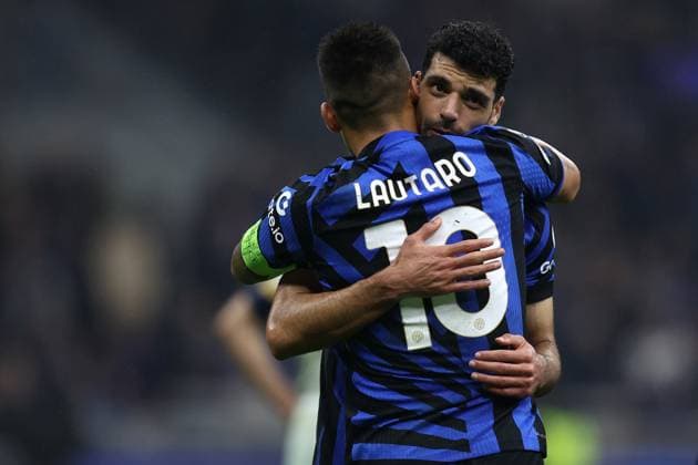 Lautaro Martinez (Fc Internazionale) und Mehdi Taremi (Fc Internazionale) celebrates after scoring his team s third goal with team mates, UEFA Champions League 2024 25 League Phase MD2, FC Internazionale Milano v FK Crvena Zvezda, Stadio Giuseppe Meazza (San Siro), October 1, 2024, Milan, Italy.