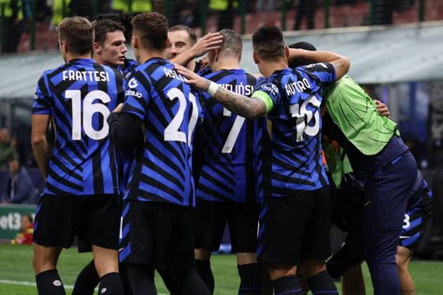 Mehdi Taremi (Fc Internazionale) celebrates after scoring his team s fourth goal with team mates, UEFA Champions League 2024 25 League Phase MD2, FC Internazionale Milano v FK Crvena Zvezda, Stadio Giuseppe Meazza (San Siro), October 1, 2024, Milan, Italy.