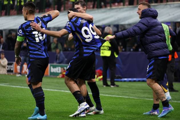 Mehdi Taremi (Fc Internazionale) celebrates after scoring his team s fourth goal with team mates, UEFA Champions League 2024 25 League Phase MD2, FC Internazionale Milano v FK Crvena Zvezda, Stadio Giuseppe Meazza (San Siro), October 1, 2024, Milan, Italy.