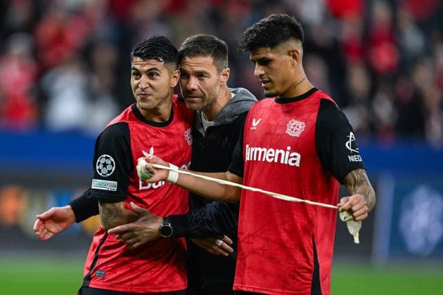 01 10 2024, Football, Champions League, Matchday 2, Season 2024 2025, Bayer 04 Leverkusen AC Milan, Exequiel Palacios Bayer Leverkusen , Coach Xabi Alonso Bayer Leverkusen , Piero Hincapie Bayer Leverkusen , xRHR PHOTO TKx Copyright: RHR-FOTOx RHR-FOTO TK
