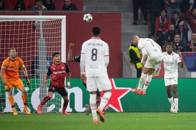 Alvaro MORATA AC Milan hits the crossbar with this header, its Milans best chance, Football UEFA Champions League, Preliminary Round 2 Matchday, Bayer 04 Leverkusen LEV AC Milan 1 0 on 01 10 2024 in Leverkusen Germany Â