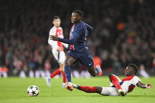 LONDON, ENGLAND - OCTOBER 1: Nuno Mendes of Paris Saint Germain (L) is challenged by Bukayo Saka of Arsenal (R) during the UEFA Champions League 2024 25 League Phase MD2 match between Arsenal FC and Paris Saint-Germain at Emirates Stadium on October 1, 2024 in London, England. (Photo by Will Palmer SPP) FOOTBALL : Arsenal Vs Paris Saint-Germain - Ligue des Champions - 01 10 2024 LiamAmsan Panoramic 