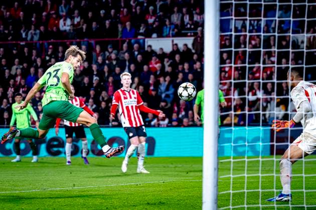 Sporting Club Portugal midfielder Daniel Braganca scores the 1 1, during the match PSV Sporting CP at the Philips stadium for the UEFA Champions laegue phase matchday 2 season 2024 2025 in EINDHOVEN, Netherlands on 1 october 2024, photo by Marcel van Dorst EYE4images DeFodi Images Defodi 746 192071 Defodi-746