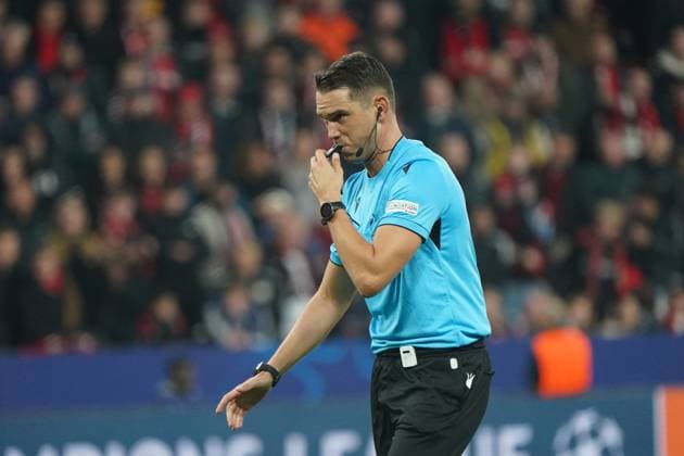 Football, UEFA Champions League 2024 2025, Bayer 04 Leverkusen AC Milan 01 10 2024 Bayarena Leverkusen, Sandro Schärer, Switzerland, referee, , action, single image,
