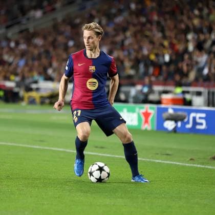 October 1, 2024, Sabadell, Barcelona, Spain: Barcelona Spain 01.10.2024 Frenkie De Jong FC Barcelona, Barca control the ball during the UEFA Champions League between FC Barcelona and BSC Young Boys at Estadi Olimpic Lluis Companys on 01 October 2024 in Barcelona. Sabadell Spain - ZUMAu50_ 20241001_zsp_u50_071 Copyright: xXavixUrgelesx