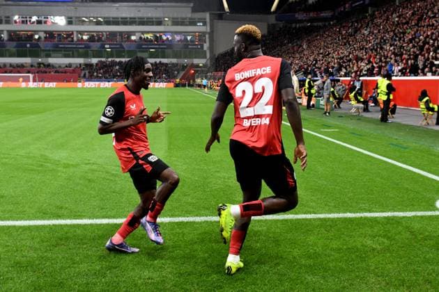 V l n r Jeremie Frimpong celebrates with goal scorer Victor Boniface both Bayer 04 Leverkusen about the goal to 1 0 GER, Bayer 04 Leverkusen vs AC Milan, Football, UEFA Champions League, Matchday 10, Season 2024 2025, 11 10 2024 DFL REGULATES PROHIBIT ANY USE OF PHOTOGRAPHS AS IMAGE SEQUENCES AND OR QUASI VIDEO GER, Bayer 04 Leverkusen vs AC Milan, Football, UEFA Champions League, Matchday 10, Season 2024 2025, 11 10 2024 Leverkusen Copyright: xEibner-Pressefoto ThomasxThienelx EP_TTL