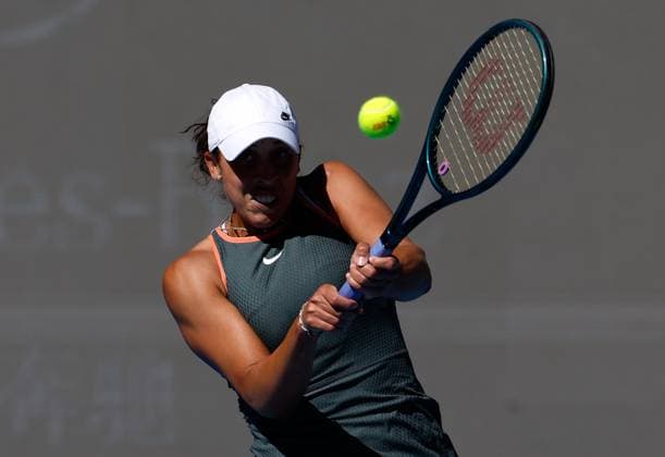 (241002) -- BEIJING, Oct. 2, 2024 -- Madison Keys of the United States returns the ball during the Women s Singles Round of 16 match between Aryna Sabalenka of Belarus and Madison Keys of the United States at the 2024 China Open tennis tournament in Beijing, capital of China, Oct. 2, 2024. ) (SP)CHINA-BEIJING-TENNIS-CHINA OPEN-WOMEN S SINGLES (CN) WangxLili 