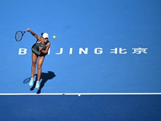 (241002) -- BEIJING, Oct. 2, 2024 -- Madison Keys of the United States serves during the Women s Singles Round of 16 match between Aryna Sabalenka of Belarus and Madison Keys of the United States at the 2024 China Open tennis tournament in Beijing, capital of China, Oct. 2, 2024. ) (SP)CHINA-BEIJING-TENNIS-CHINA OPEN-WOMEN S SINGLES (CN) ZhangxLong 