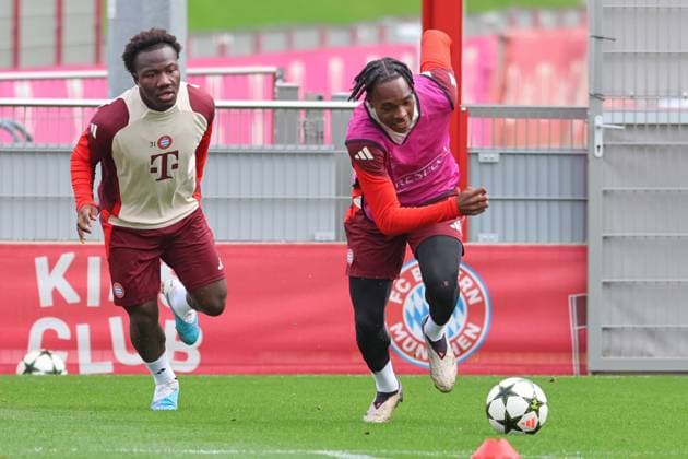 31 Nestory Irankunda left against 39 Mathys Tel, action, duel, soccer Final training FC Bayern Munich before UEFA Champions League match against Aston Villa 01 09 2024 Training ground, Säbenerstr PHOTO Mladen Lackovic LakoPress