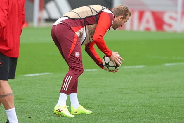 9 Harry Kane, single image, cropped, on the ball Football final training FC Bayern Munich before UEFA Champions League match against Aston Villa 01 09 2024 Training ground, Säbenerstr PHOTO Mladen Lackovic LakoPress