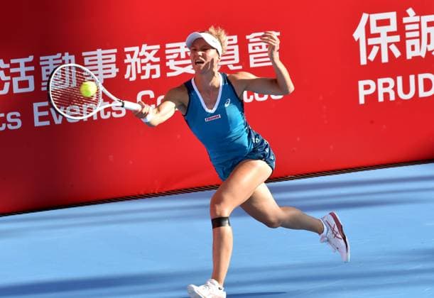(241002) -- HONG KONG, Oct. 2, 2024 -- Viktorija Golubic of Switzerland hits a return during the women s singles match between Emma Navarro of the United States and Viktorija Golubic of Switzerland at WTA, Tennis Damen Hong Kong 125 Open tennis tournament in Hong Kong, south China, Oct. 2, 2024. (Photo by Lo Ping Fai Xinhua) (SP)CHINA-HONG KONG-TENNIS-WTA 125 (CN) LuxBinghui 