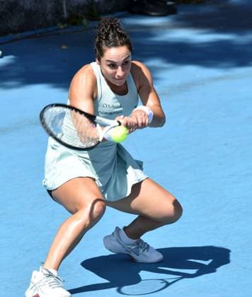 (241002) -- HONG KONG, Oct. 2, 2024 -- Martina Trevisan hits a return during the women s singles 1st round match between Martina Trevisan of Italy and Clara Tauson of Denmark at WTA, Tennis Damen Hong Kong 125 Open tennis tournament in Hong Kong, south China, Oct. 2, 2024. (Photo by Xinhua) (SP)CHINA-HONG KONG-TENNIS-WTA 125-WOMEN S SINGLES(CN) LoxPingxFai 