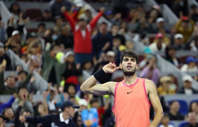 (241002) -- BEIJING, Oct. 2, 2024 -- Carlos Alcaraz of Spain reacts during the Men s Singles Final between Jannik Sinner of Italy and Carlos Alcaraz of Spain at the 2024 China Open tennis tournament in Beijing, capital of China, Oct. 2, 2024. ) (SP)CHINA-BEIJING-TENNIS-CHINA OPEN-MEN S SINGLES-FINAL (CN) BaixXuefei 