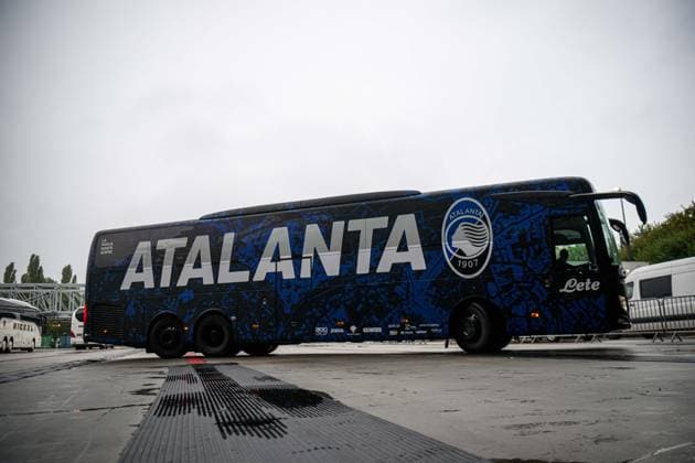 GELSENKIRCHEN, GERMANY - 2 OCTOBER, 2024: Team Bus of Atalanta. The UEFA Champions League match between FC Shakhtar Donetsk vs Atalanta BC Bergamo at Veltins Arena  Copyright: xVItaliixKliuievx