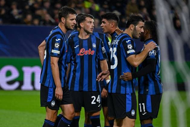 02 10 2024, Football, Champions League, Matchday 2, Season 2024 2025, Shakhtar Donetsk Atalanta Bergamo, Berat Djimsiti Atalanta Bergamo celebrates the 1-0 goal with the team xRHR PHOTO TKx Copyright: RHR-FOTOx RHR-FOTO TK