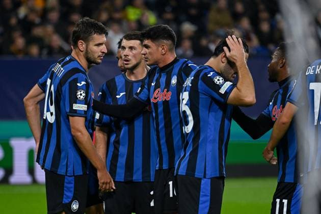 02 10 2024, Football, Champions League, Matchday 2, Season 2024 2025, Shakhtar Donetsk Atalanta Bergamo, Berat Djimsiti Atalanta Bergamo celebrates the 1-0 goal with the team xRHR PHOTO TKx Copyright: RHR-FOTOx RHR-FOTO TK