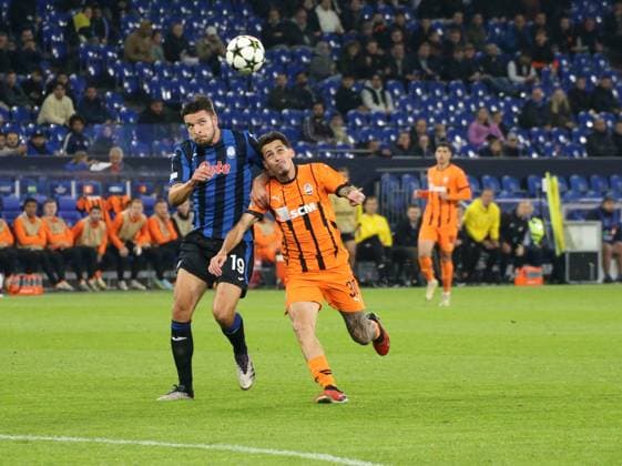 02 10 2024, xgrfx, Football UEFA Champions League, Shakhtar Donetsk Atalanta Bergamo emspor, v l Berat Djimsiti Atalanta Bergamo , Marlon Gomes Shakhtar Donetsk DFL DFB REGULATIONS PROHIBIT ANY USE OF PHOTOGRAPHS as IMAGE SEQUENCES and or QUASI VIDEO Gelsenkirchen