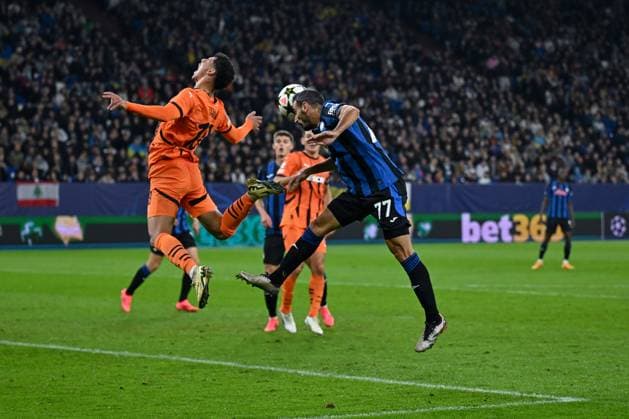 02 10 2024, Football, Champions League, Matchday 2, Season 2024 2025, Shakhtar Donetsk Atalanta Bergamo, Heorhiy Sudakov Shakhtar Donetsk , Davide Zappacosta Atalanta Bergamo , xRHR PHOTO TKx Copyright: RHR-FOTOx RHR-FOTO TK
