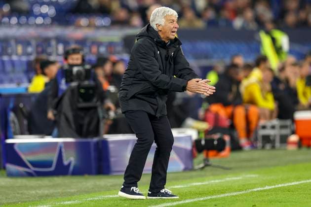 Gelsenkirchen, Germany, 02 10 24 Coach Gian Piero Gasperini Atalanta Bergamo gestures, gestures during the Champions League match between FC Shakhtar Donetsk vs Atalanta Bergamo at the Arena auf Schalke Gelsenkirchen Arena auf Schalke North Rhine Westphalia Germany Copyright: xBrauer-Fotoagenturx xAdrianxSchlx