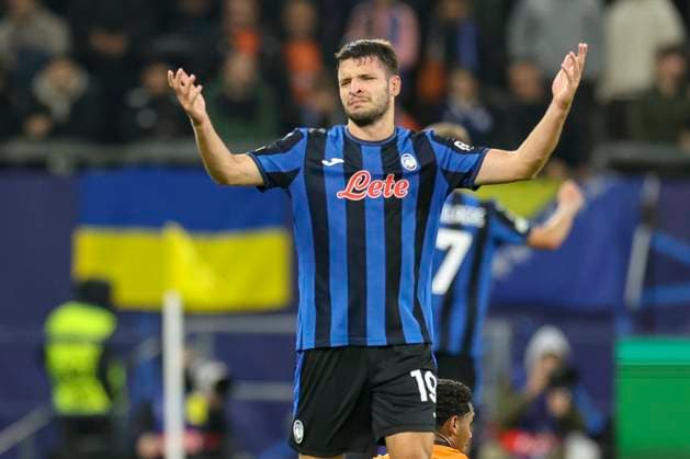 Gelsenkirchen, Germany, 02 10 24 Berat Dijmsiti Atalanta Bergamo gestures, gestures during the Champions League match between FC Shakhtar Donetsk vs Atalanta Bergamo at the Arena auf Schalke Gelsenkirchen Arena auf Schalke North Rhine Westphalia Germany Copyright: xBrauer-Fotoagenturx xAdrianxSchlx